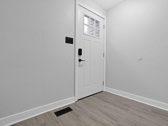 3rd image of 4940 Brewster Dr