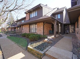 1652 Mission Hills Rd E, Northbrook, IL 60062