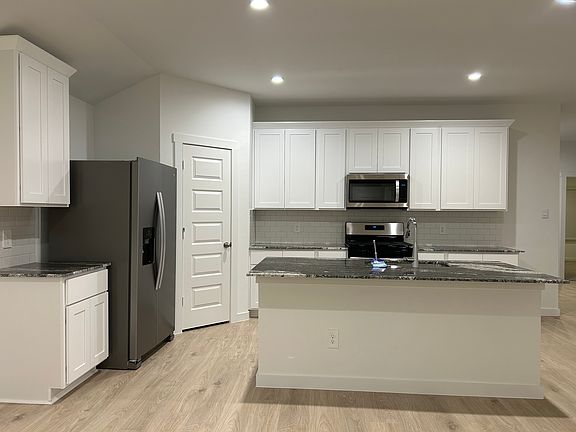 4th image of 4910 Arvida Ln