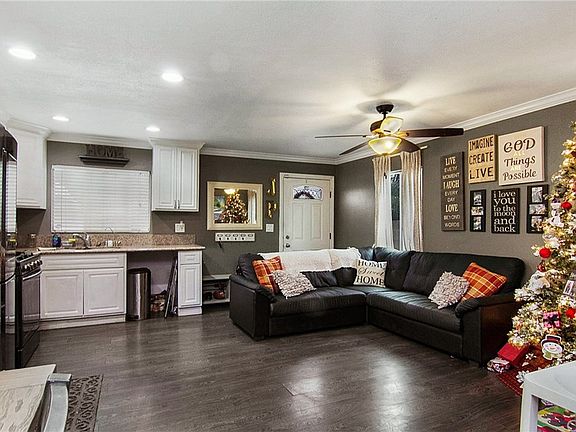 4th image of 14335 Pontlavoy Ave