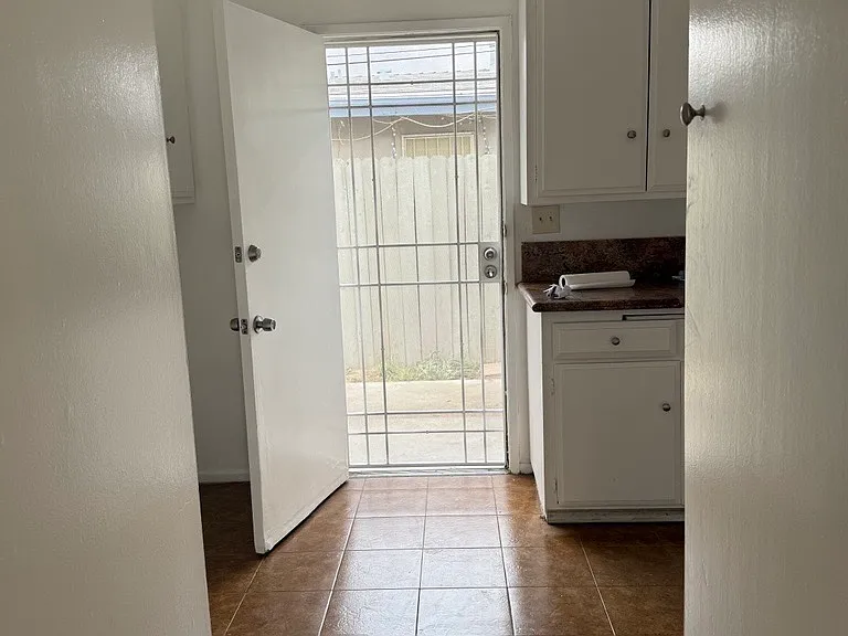 41541 Marine Dr — Photo 10