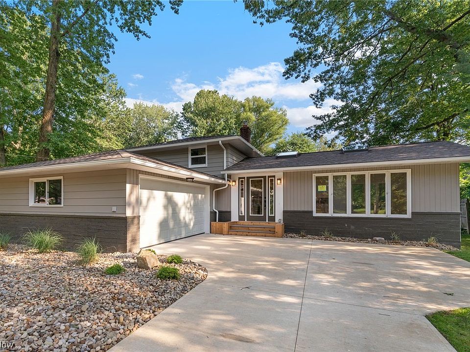 1st image of 26625 Strawberry Ln