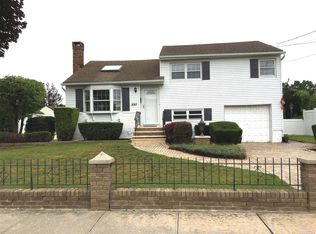 297 N Virginia Ave, Massapequa, NY 11758