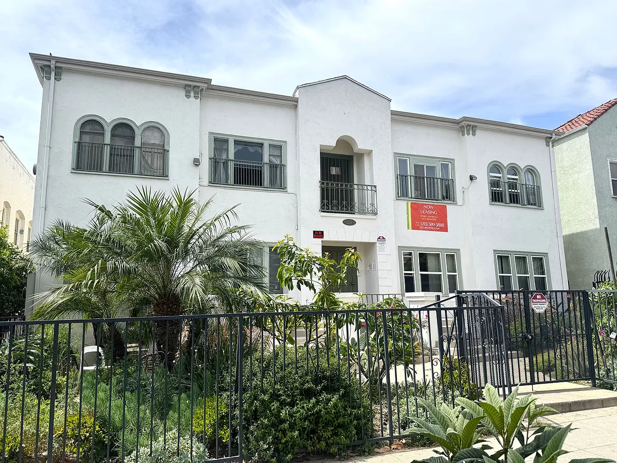 Building Photo - 207 S Berendo St #103