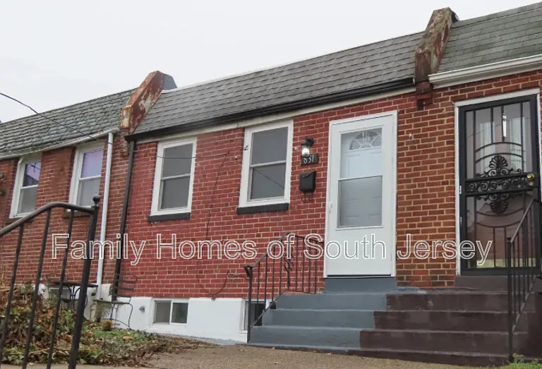 831 E 27th St — Photo 1