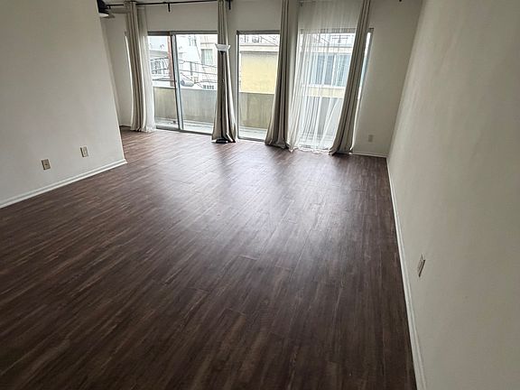 3rd image of 830 S Barrington Ave APT 8