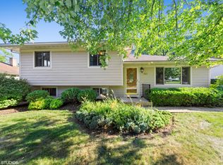 640 Inverness Rd, Lisle, IL 60532