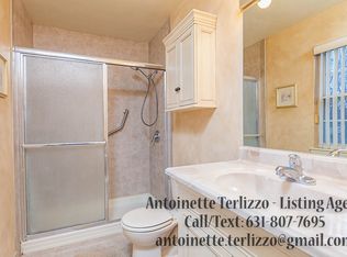 212 Fairfield Dr E, Holbrook, NY 11741