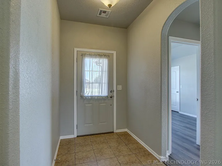 16090 S 85th East Ave — Photo 3