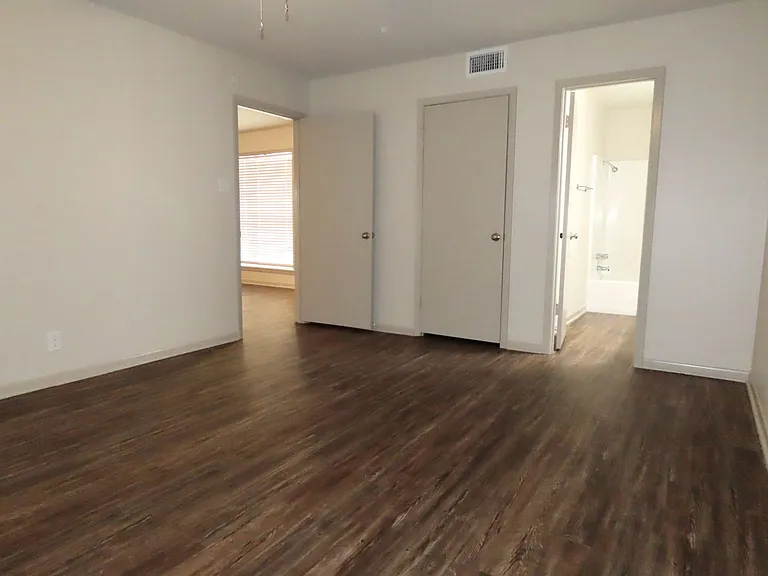 704 Kelli — Photo 12