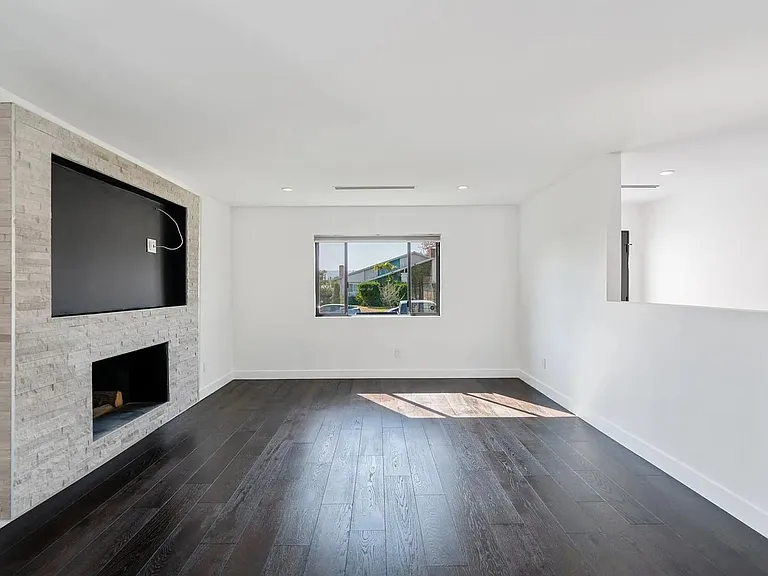 13940 Bermax Ave — Photo 47