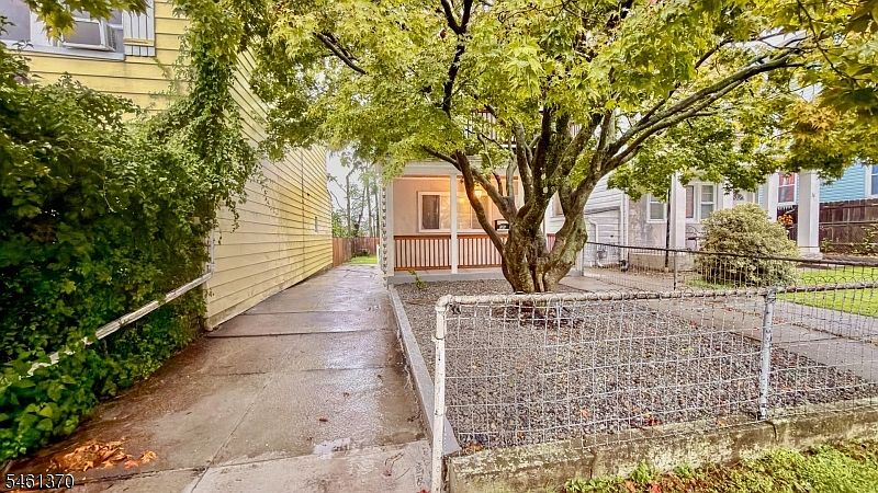 1st image of 58 Henderson St