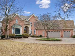 320 Boulder Dr, Lake In The Hills, IL 60156
