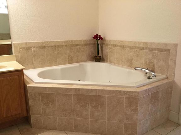 3rd image of 807 Mystic Dr APT 206