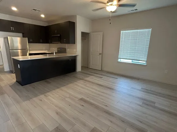 4405 S Silvervale St #102, Visalia, CA 93277