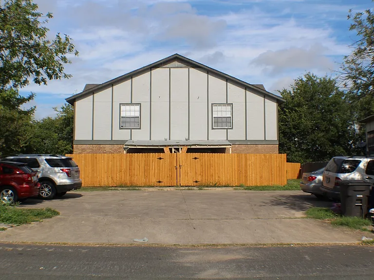 Meadow Field Ave. 5216 — Photo 2