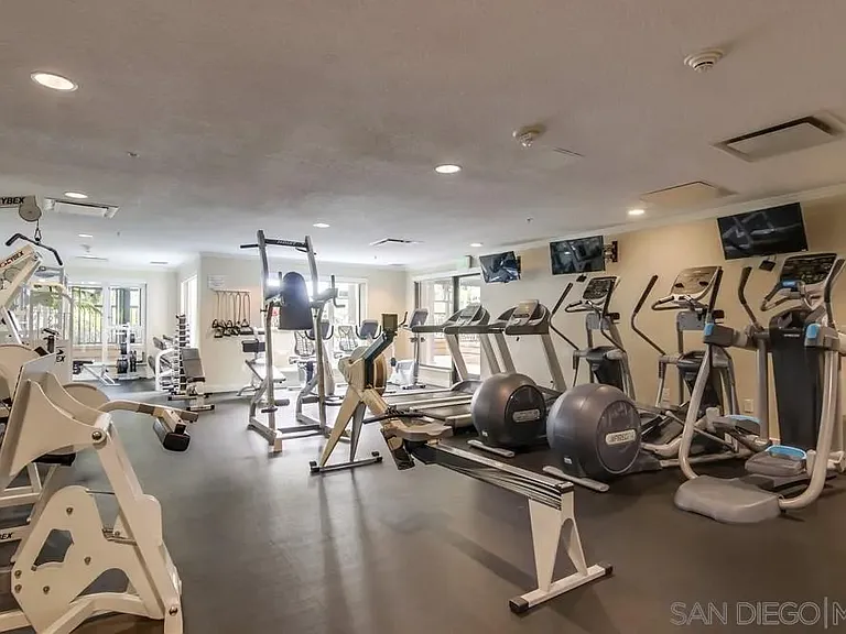 1199 Pacific Hwy #1204 — Photo 32