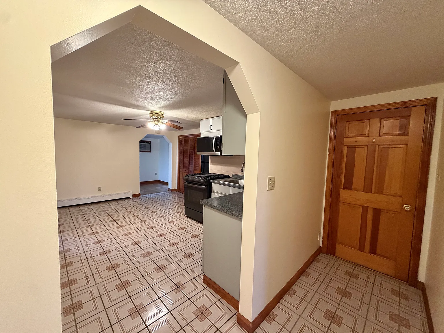 3 bed, 1200 sqft, $2,975 — Photo 4