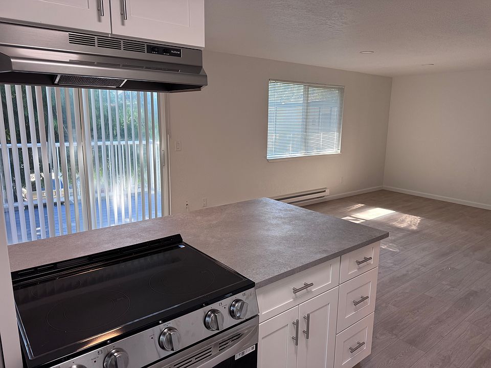 1st image of 17618 80th Ct NE APT 3