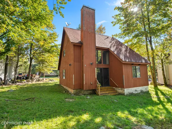7172 Mountain Dr, Tobyhanna, PA 18466