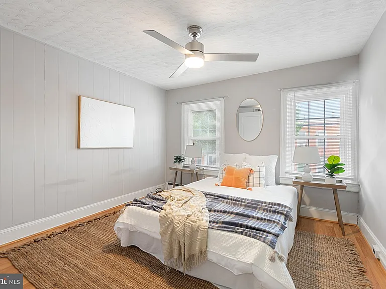 130 E Randall St — Photo 23