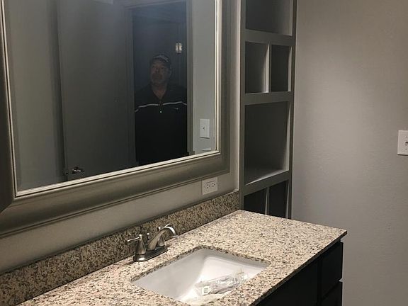 Hall Bathroom Picture 2