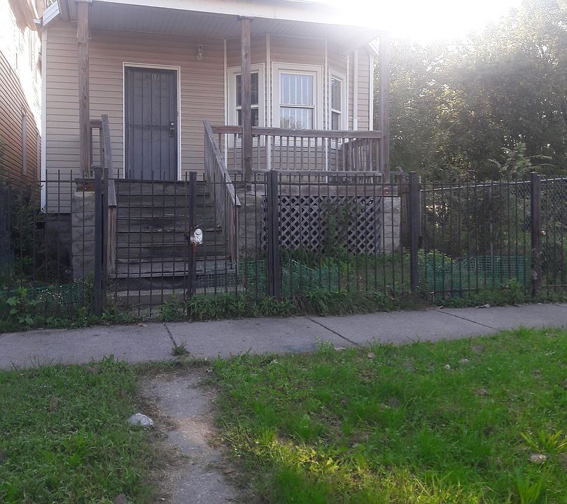 1st image of 5917 S Winchester Ave