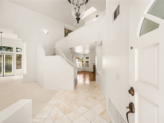 5th image of 823 S Parkglen Pl