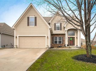 1304 Regency Dr, Kearney, MO 64060