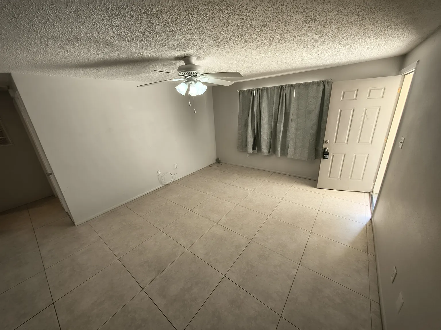 561 Laura Lane - 1 — Photo 2