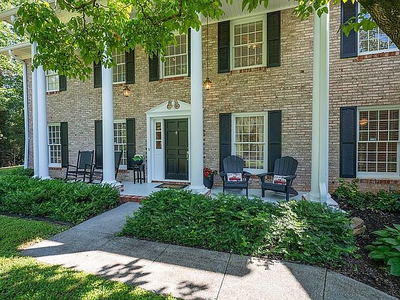 3rd image of 315 Camelot Cir NW