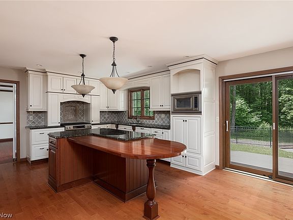 3rd image of 12414 Stockbridge Dr