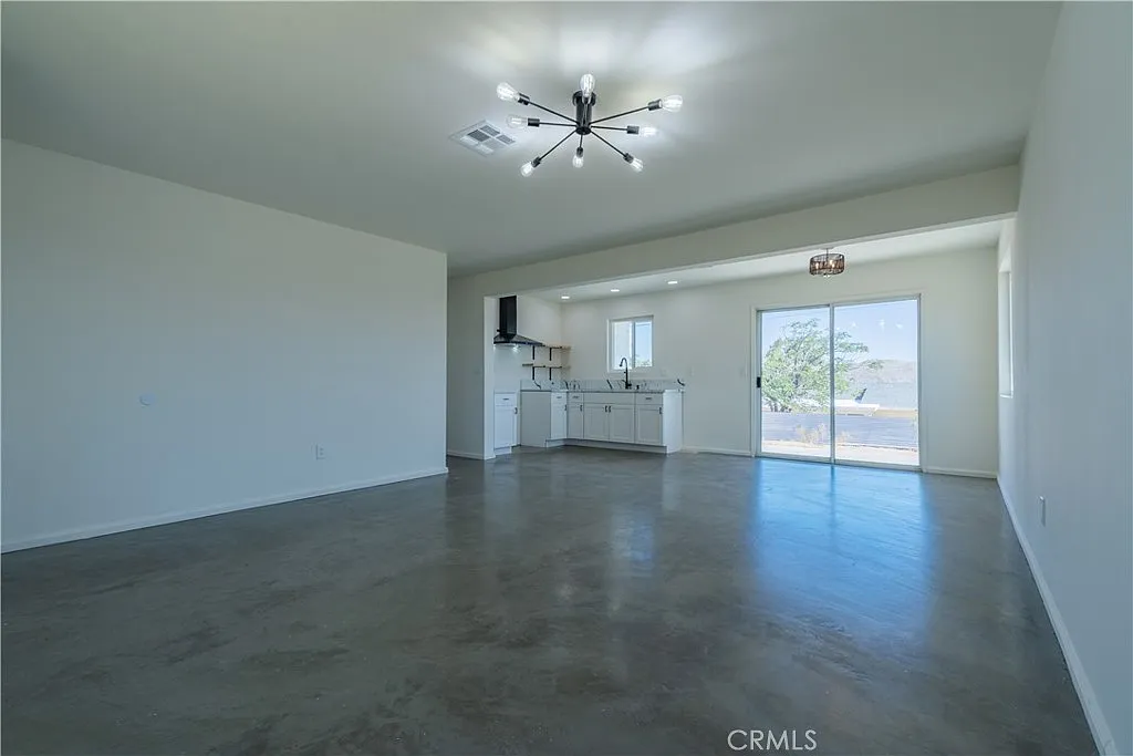 3 bed, 1392 sqft, $2,395 — Photo 2