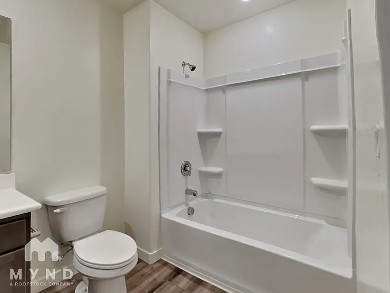 1090 W West Virginia Ave — Photo 16
