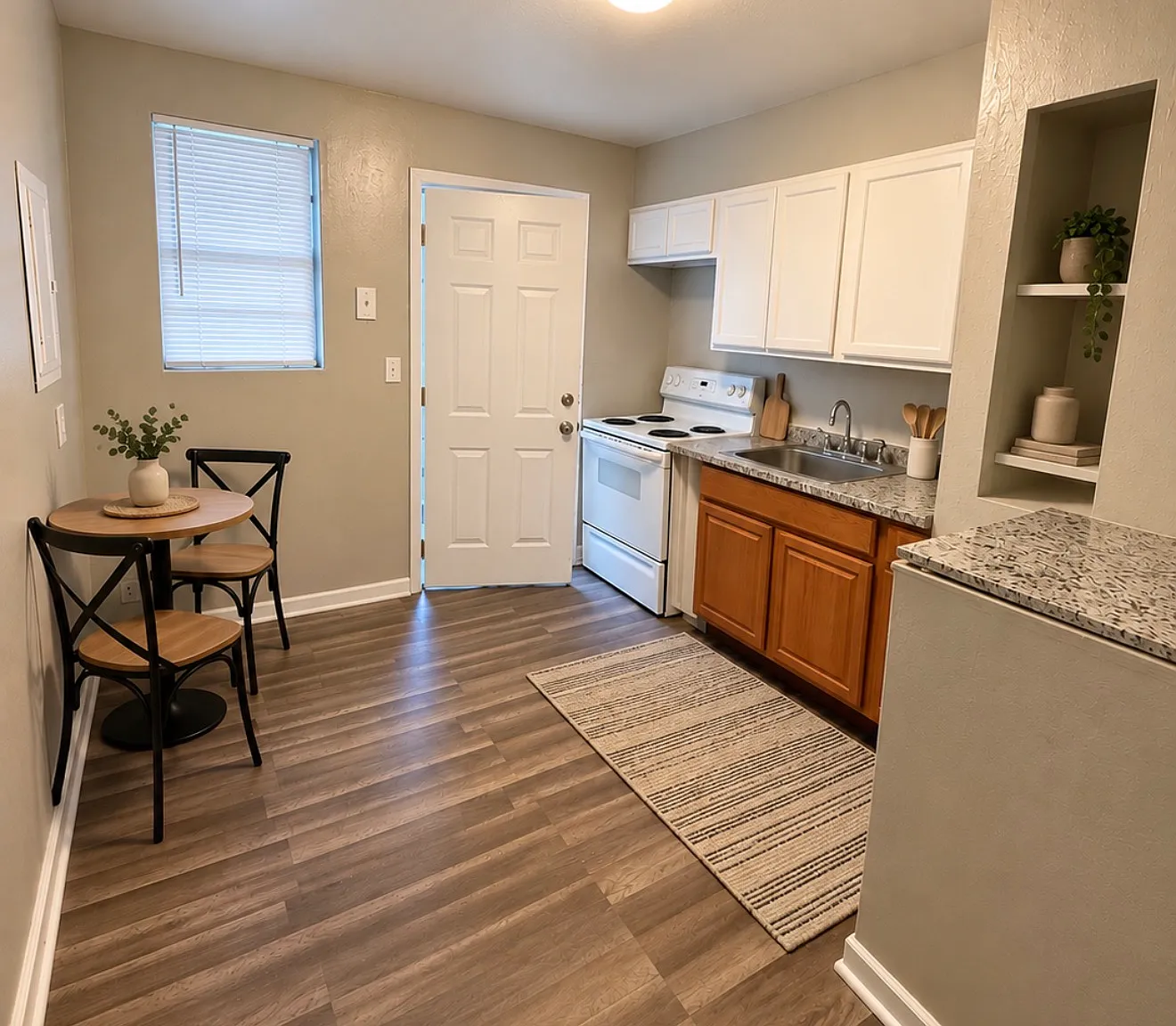Renovated 2nd floor apartment — Photo 2