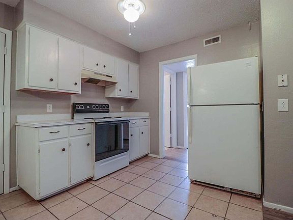 3rd image of 1710 Elkhart