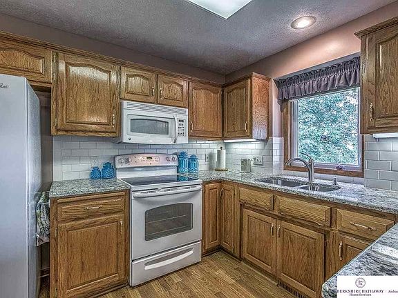 4th image of 5108 N 135th Ave