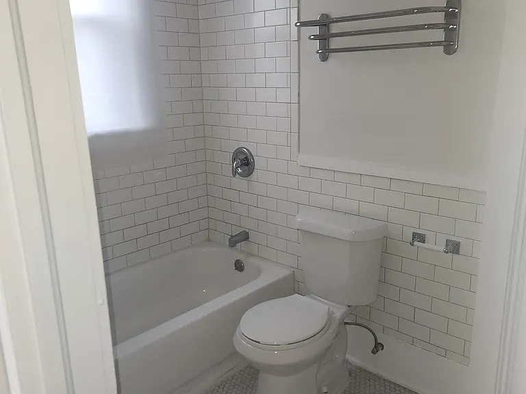 817 5th St NW #11 — Photo 4