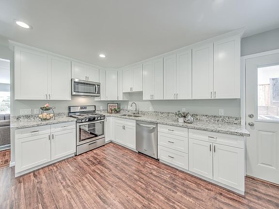 5th image of 2801 East Ave