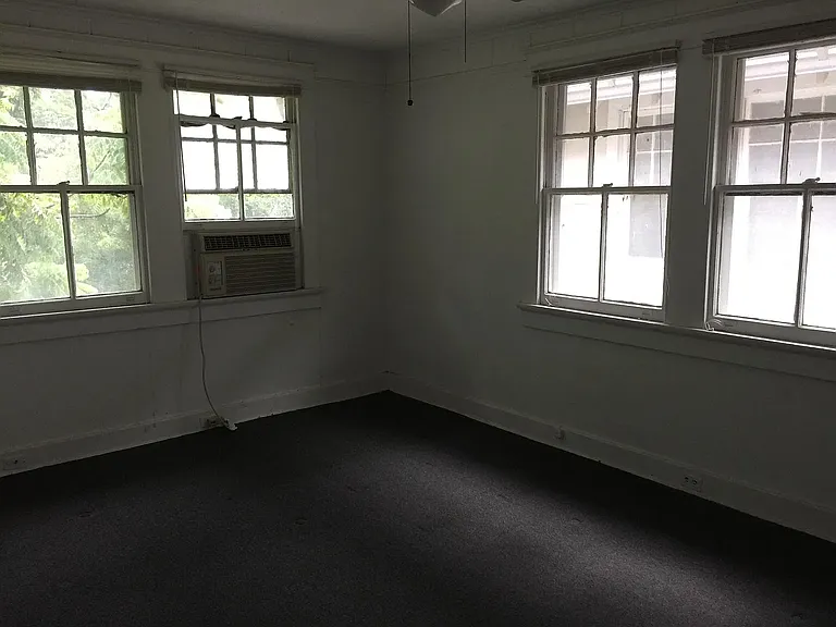 2027 Calhoun St — Photo 6