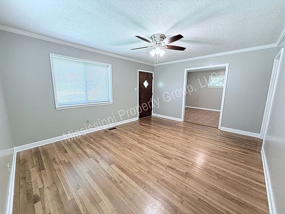 3rd image of 2201 Scott St