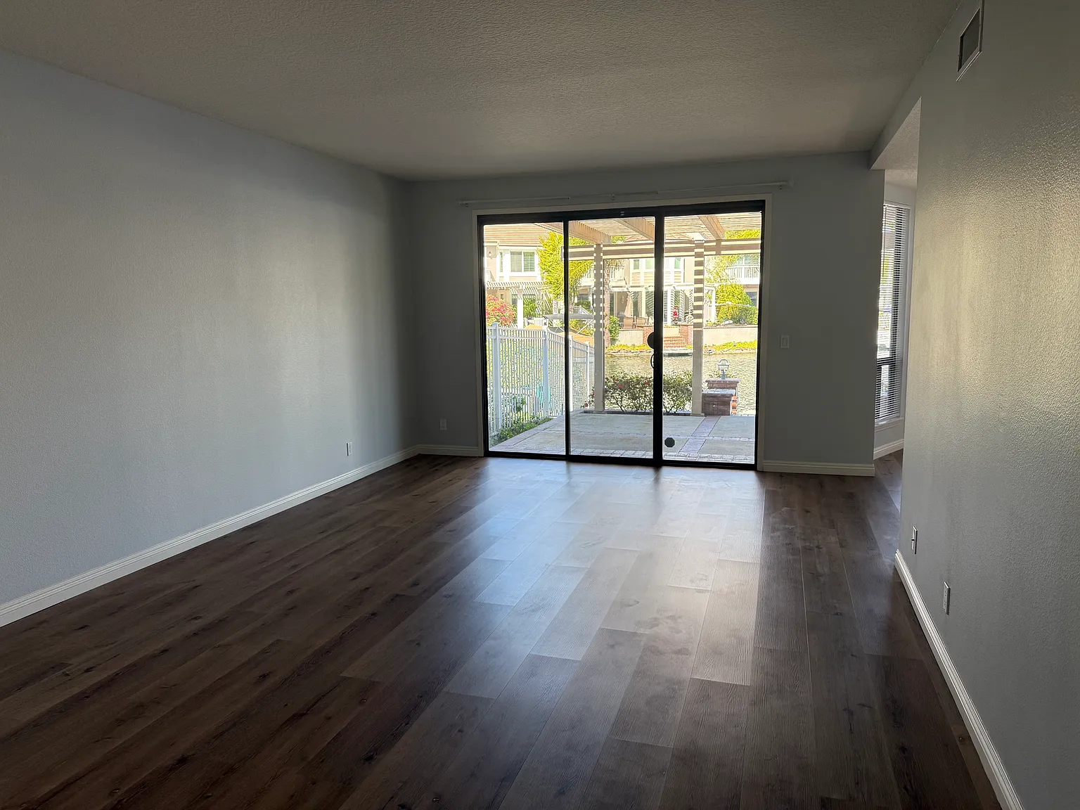 3 bed, 2.5 bath, 2403 sqft, $5,750 — Photo 4