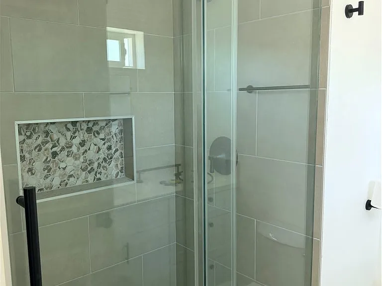 988 Valencia St #6 — Photo 36