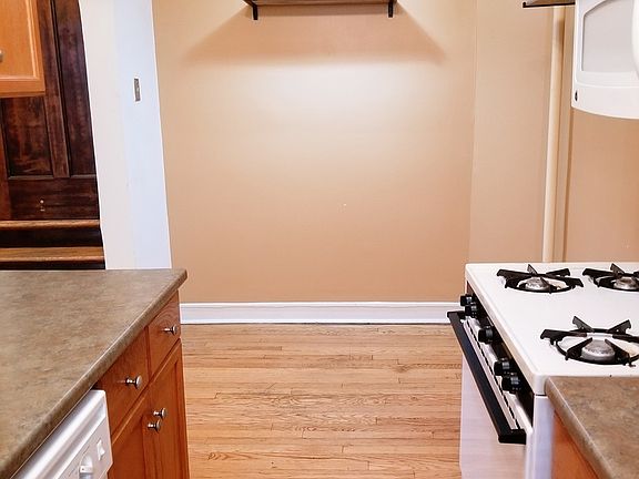 4th image of 4891 N Hermitage Ave #A