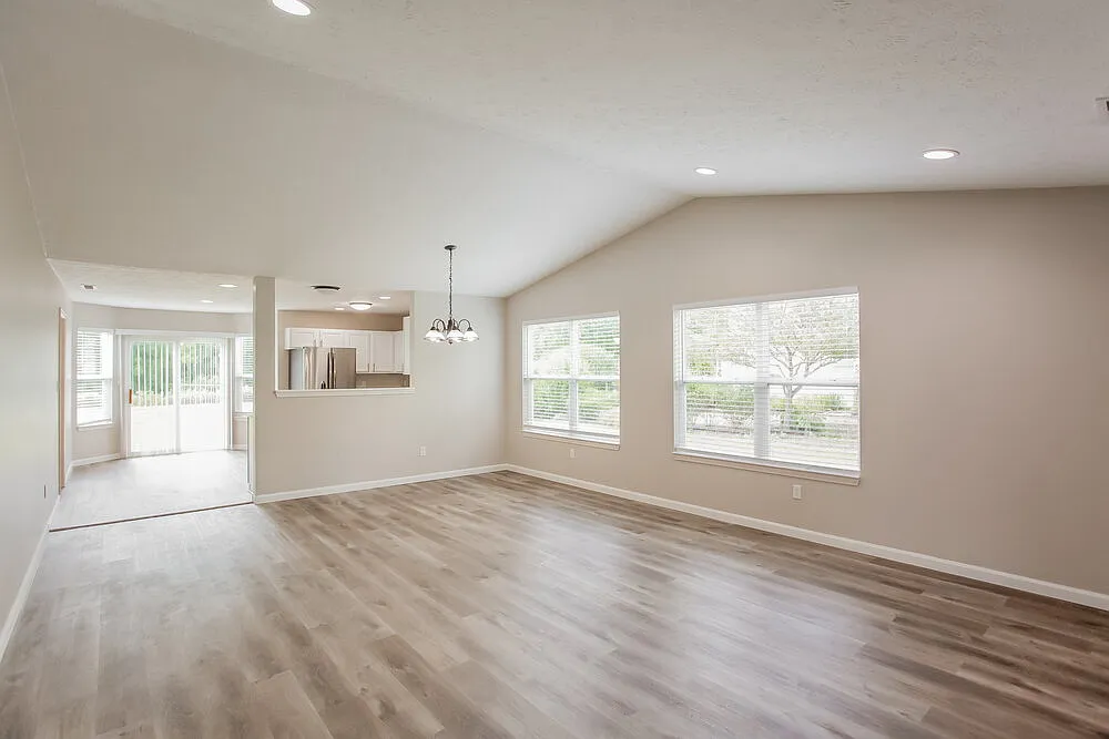 3 bed, 2.0 bath, 1640 sqft, $2,090 — Photo 4