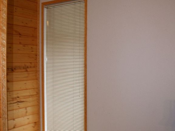 2nd bedroom, faceing window