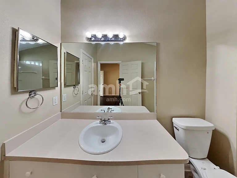 22747 Saint Thomas Cir — Photo 10