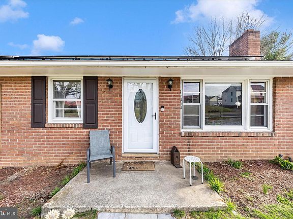 4th image of 15030 Clear Spring Rd