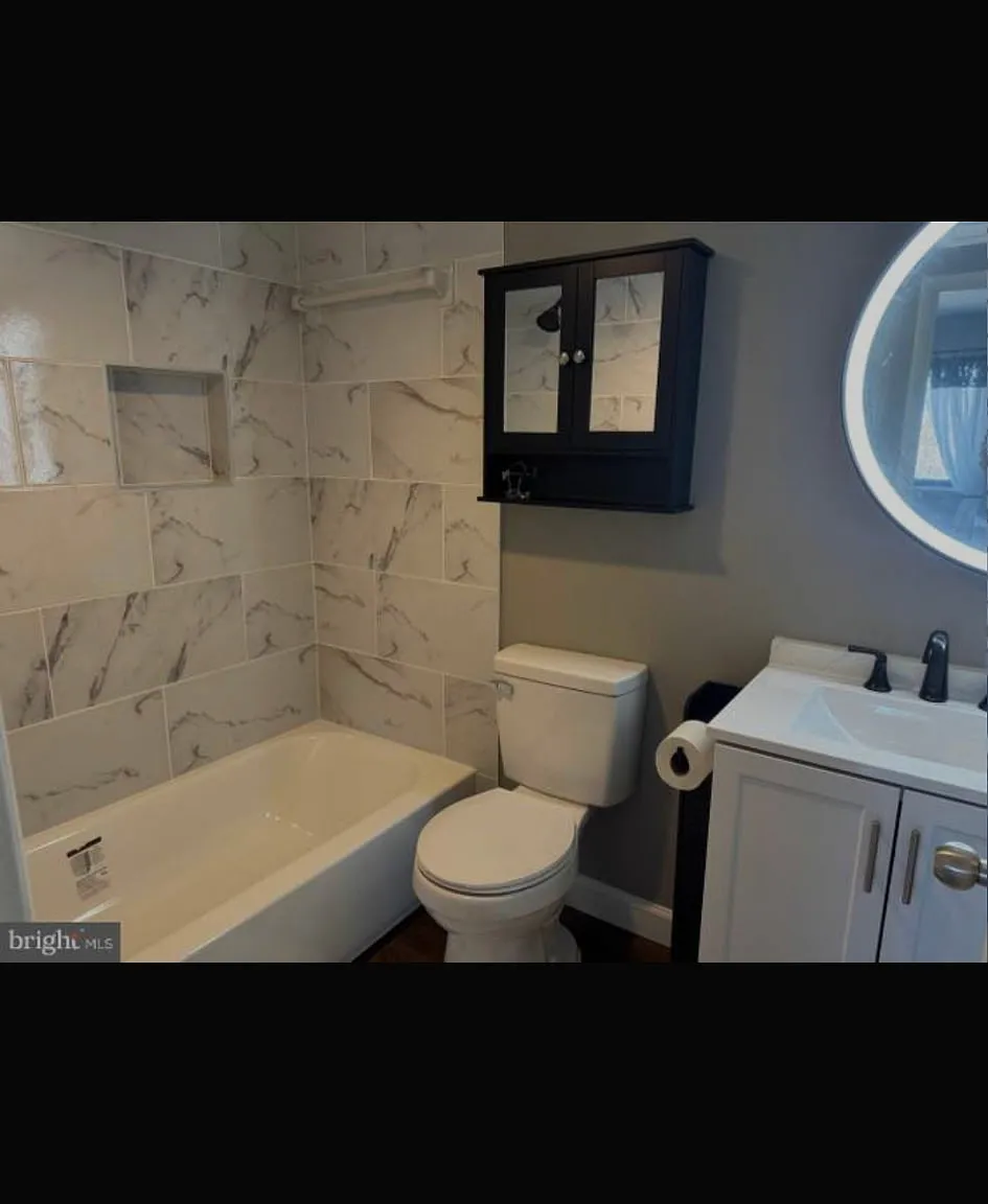 2 bed, 1054 sqft, $2,200 — Photo 1