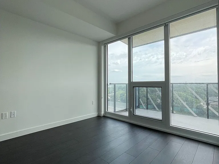 85 McMahon Dr #1203 — Photo 6
